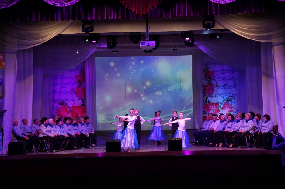 "Нам всего лишь 35!" - юбилейный концерт хора ветеранов "Живая память"