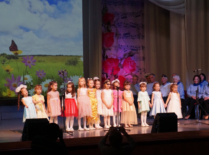 "Нам всего лишь 35!" - юбилейный концерт хора ветеранов "Живая память"