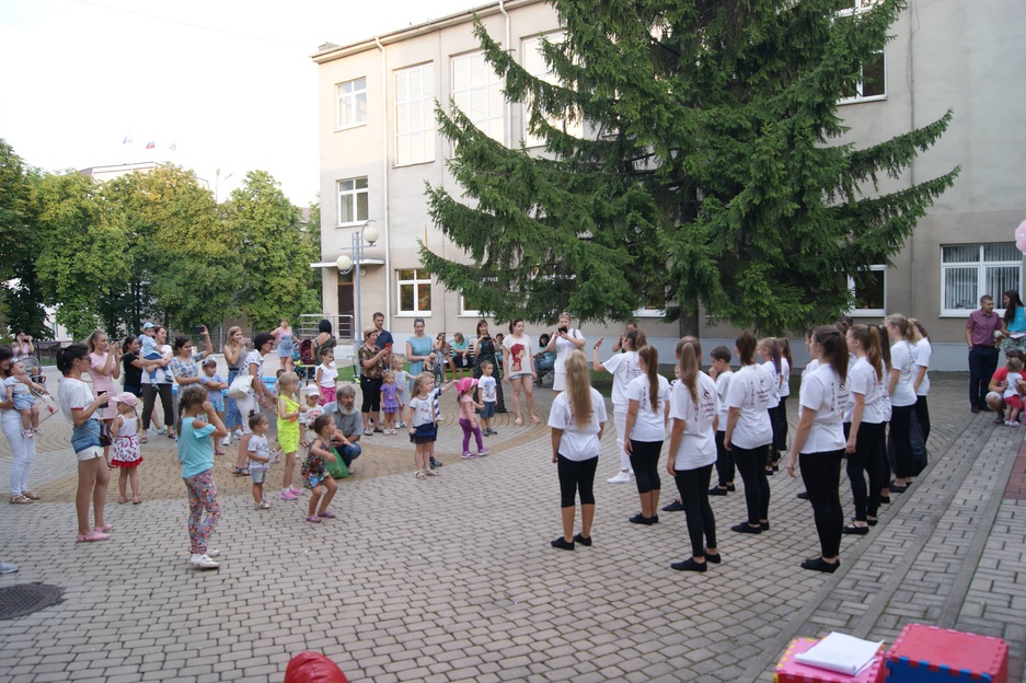 Дружный дворик. ЦКР "Форум"